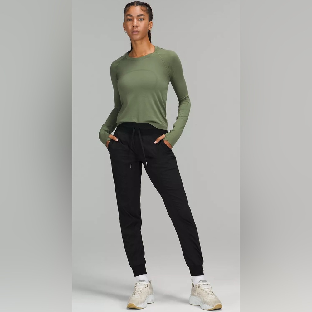 Lululemon Dance studio joggers size 4